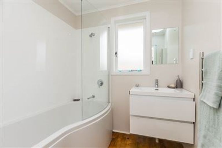 Photo of property in 1/50 Bond Crescent, Forrest Hill, Auckland, 0620