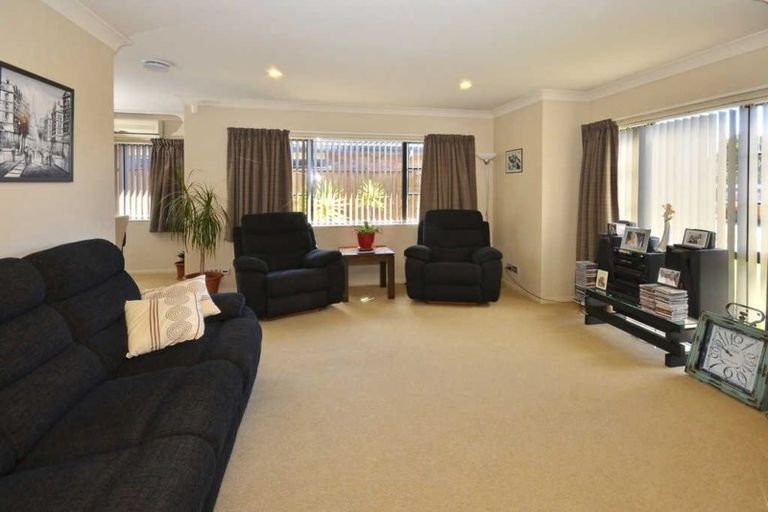 Photo of property in 33 Croftview Road, Wattle Downs, Auckland, 2103