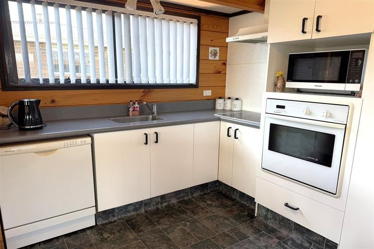 Photo of property in 2 Jamieson Road, Karoro, Greymouth, 7805