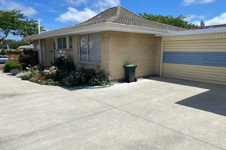 Photo of property in 16a Broadfell Avenue, Avonhead, Christchurch, 8042