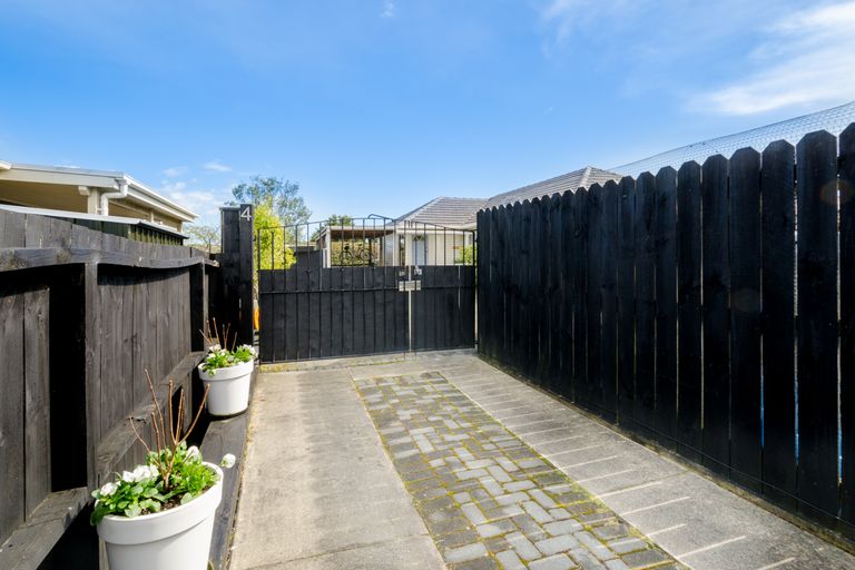 Photo of property in 4 Stafson Lane, Te Atatu Peninsula, Auckland, 0610