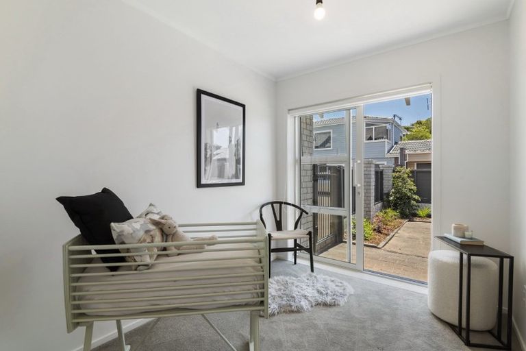 Photo of property in 2/26 Manly Esplanade, Browns Bay, Auckland, 0630