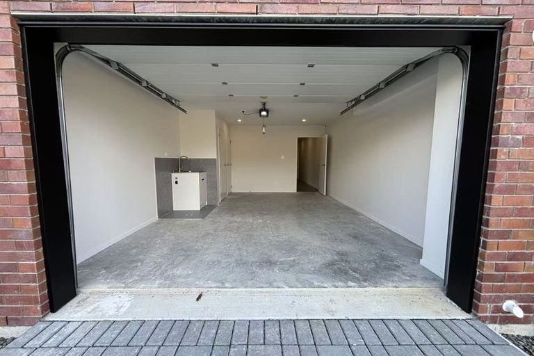 Photo of property in 2/39 Dale Crescent, Pakuranga, Auckland, 2010