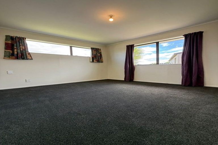 Photo of property in 2/6 Trimdon Street, Randwick Park, Auckland, 2105