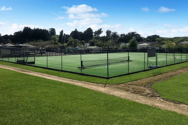 Photo of property in 20 Paraekaretu Street, Hunterville, 4730