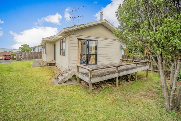 Photo of property in 2/5 Eulogy Place, Randwick Park, Auckland, 2105
