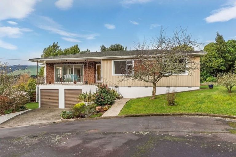 Photo of property in 3a Saint Johns Terrace, Tawa, Wellington, 5028