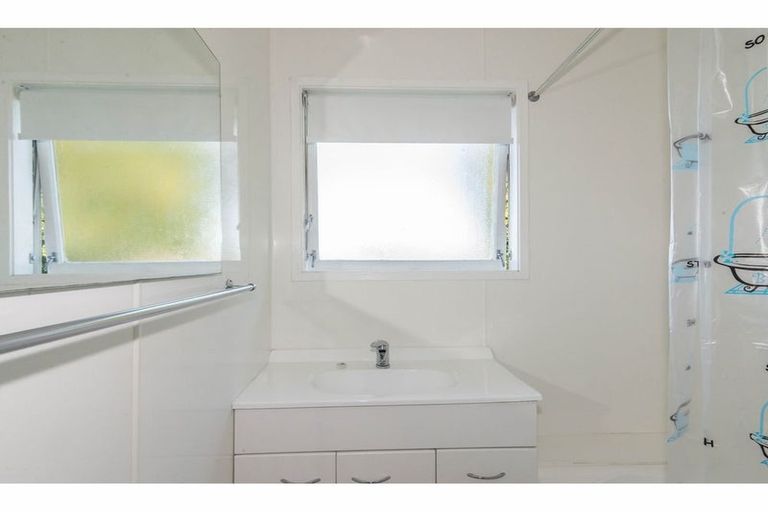 Photo of property in 24 Sunvue Road, Glen Eden, Auckland, 0602