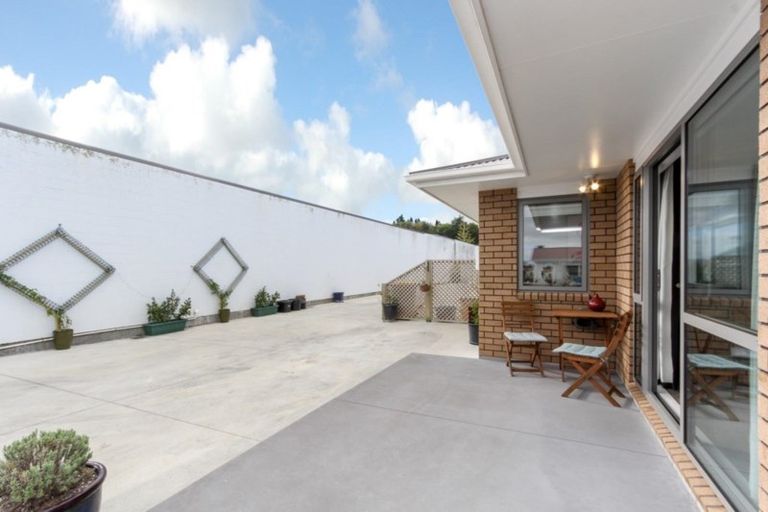 Photo of property in 1/6 Warre Street, Waitara, 4320