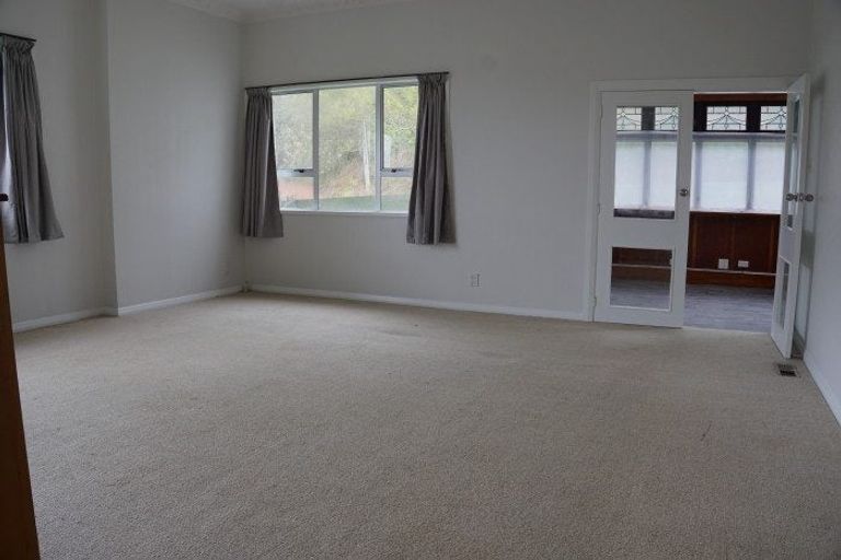 Photo of property in 109 Queens Drive, Lyall Bay, Wellington, 6022