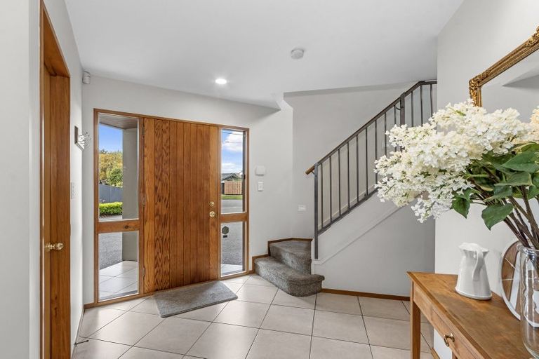 Photo of property in 33 Crofton Road, Harewood, Christchurch, 8051