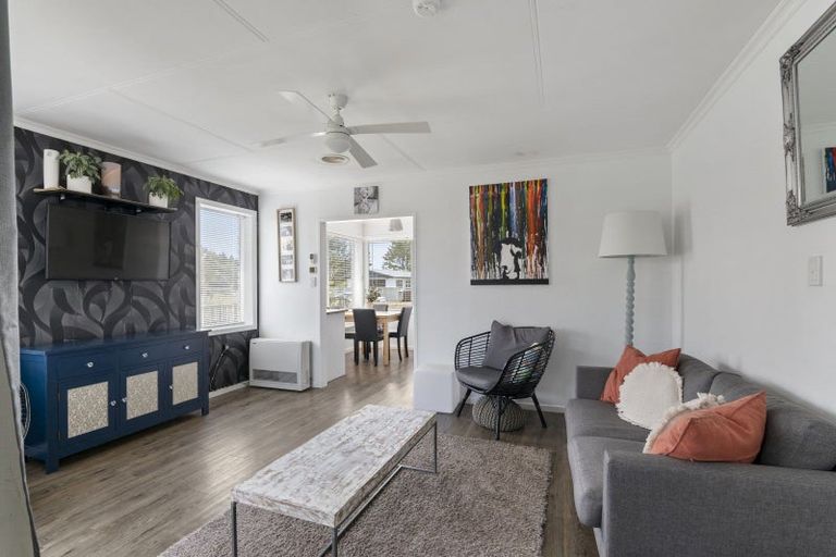 Photo of property in 6 Kahikatea Street, Inglewood, 4330