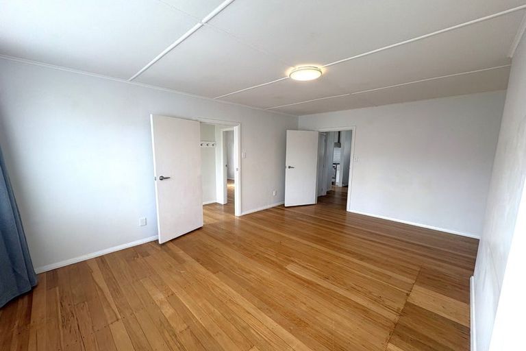 Photo of property in 211 Cambridge Terrace, Naenae, Lower Hutt, 5011