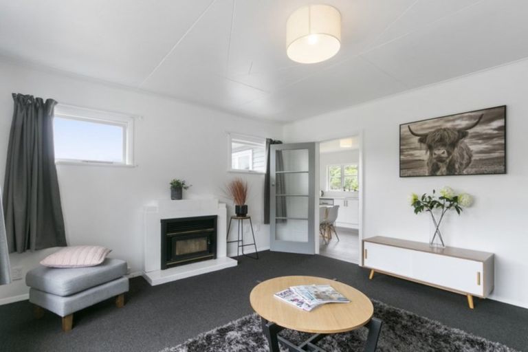 Photo of property in 35 Lees Grove, Wainuiomata, Lower Hutt, 5014