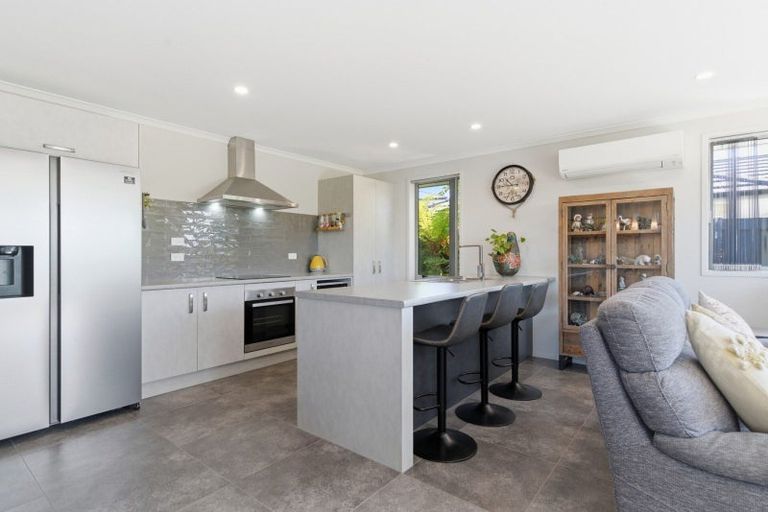 Photo of property in 1 Hanlow Place, Pyes Pa, Tauranga, 3112