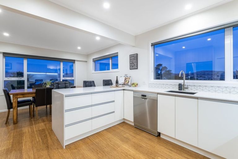 Photo of property in 118 Kahu Road, Paremata, Porirua, 5024