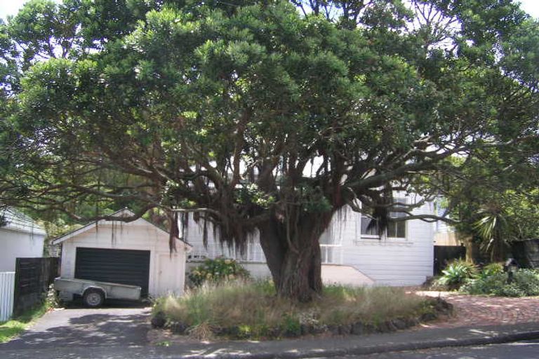 Photo of property in 42 Belle Vue Avenue, Northcote Point, Auckland, 0627