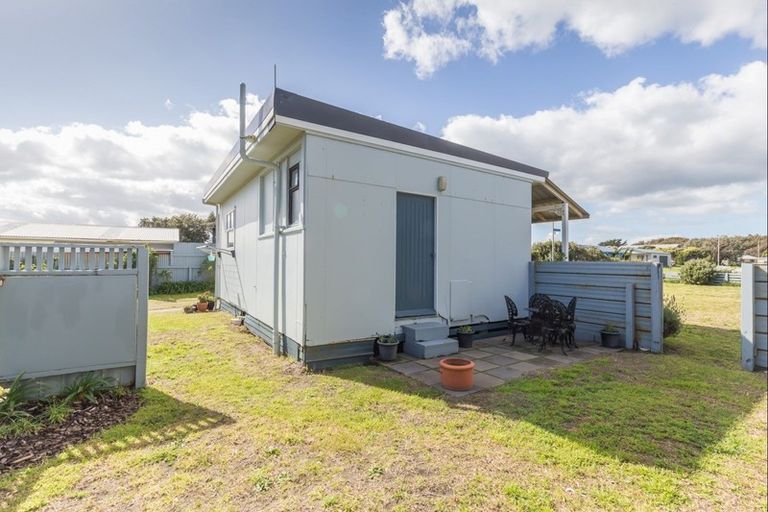 Photo of property in 10 Mahuri Street, Himatangi Beach, Foxton, 4891