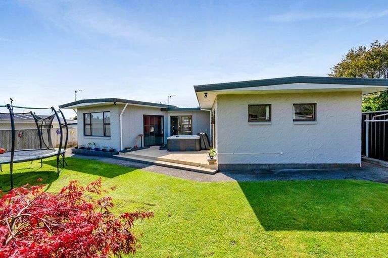 Photo of property in 5 Pokaka Place, Inglewood, 4330