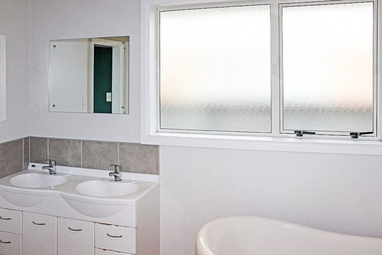 Photo of property in 44 Gladson Avenue, Sockburn, Christchurch, 8042