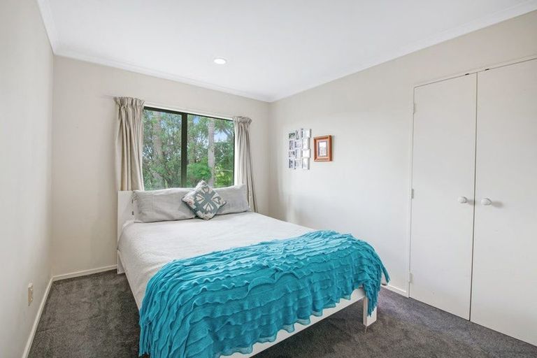 Photo of property in 10 Jacanas Place, Unsworth Heights, Auckland, 0632