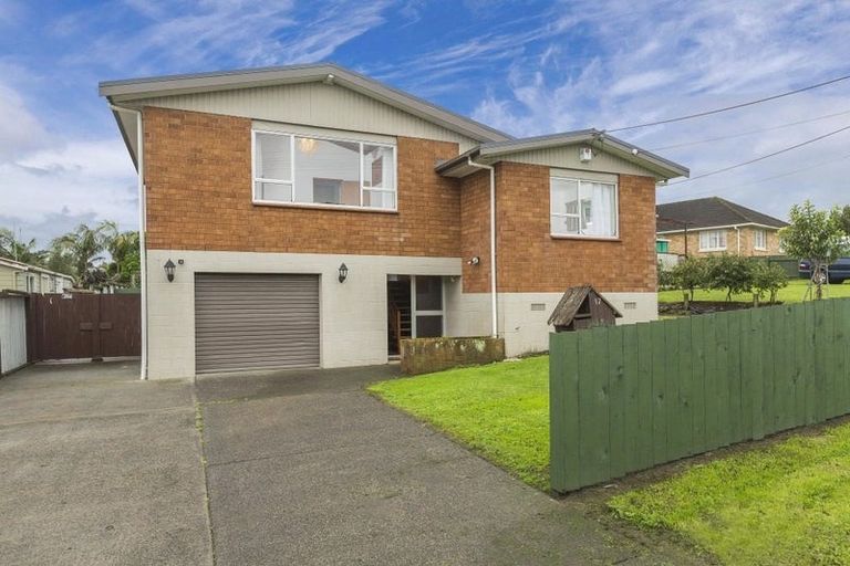 Photo of property in 17 Domain Road, Glenfield, Auckland, 0629
