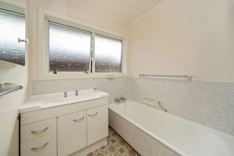 Photo of property in 14 Davidson Street, Hawera, 4610