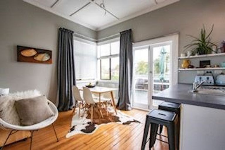 Photo of property in 19 Old Lake Road, Narrow Neck, Auckland, 0624