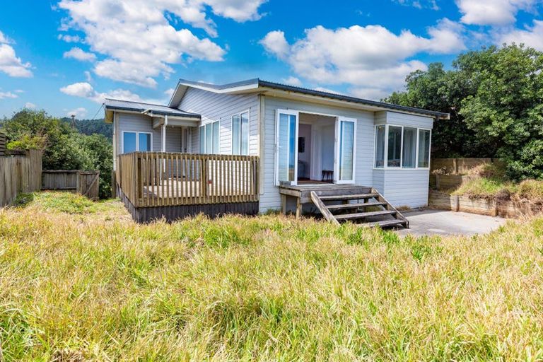 Photo of property in 21 Ocean View Road, Port Waikato, 2695