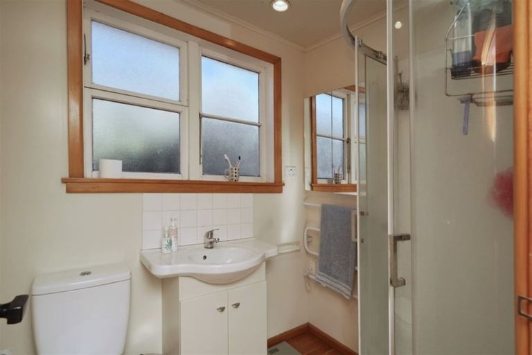 Photo of property in 2/7 Wilmot Street, Northcote, Christchurch, 8052