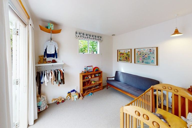 Photo of property in 1 Bedford Street, Northland, Wellington, 6012