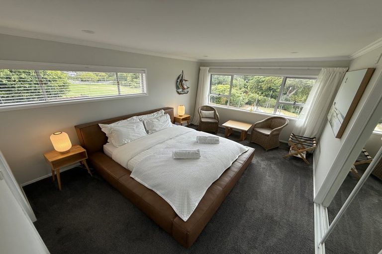 Photo of property in 13 Ellangowan Road, Waiake, Auckland, 0630