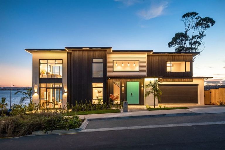 Photo of property in 1 Seawind Way, Hobsonville, Auckland, 0616