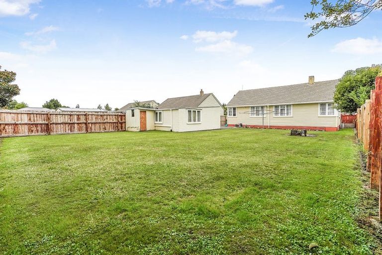 Photo of property in 22 Paul Crescent, Fairfield, Hamilton, 3214