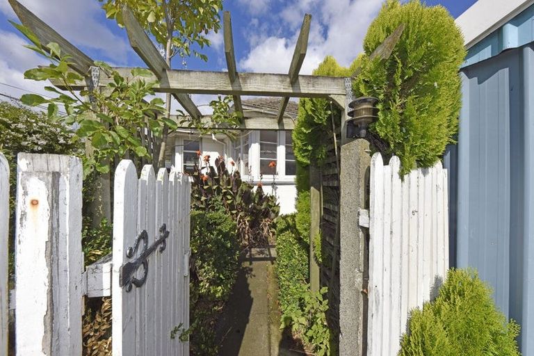 Photo of property in 1/15 Defoe Place, Waltham, Christchurch, 8023