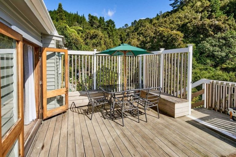 Photo of property in 33 Wyndham Road, Pinehaven, Upper Hutt, 5019