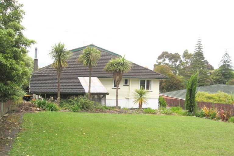 Photo of property in 1/537 Glenfield Road, Glenfield, Auckland, 0629