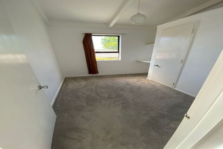 Photo of property in 1/13 Saddleback Rise, Murrays Bay, Auckland, 0630