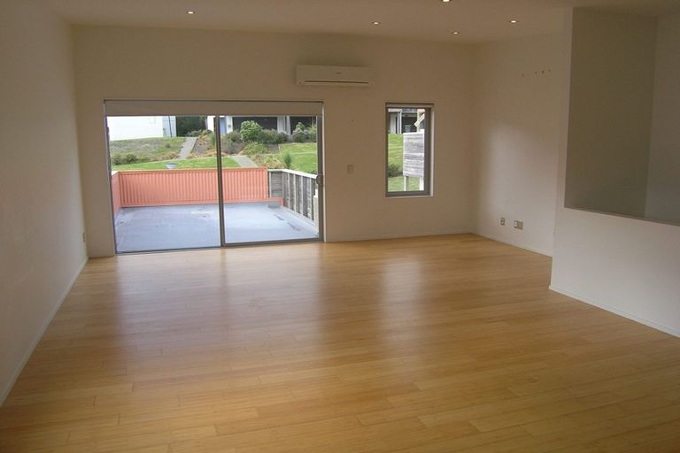 Photo of property in 32 Saddleback Grove, Karori, Wellington, 6012