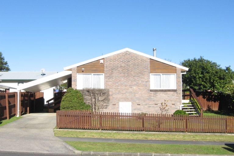 Photo of property in 2 Bernina Place, Weymouth, Auckland, 2103