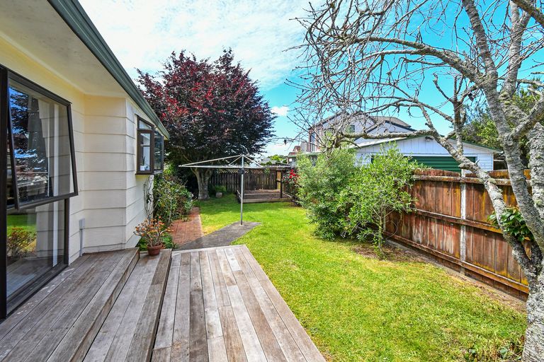 Photo of property in 15 Oakmont Place, Wattle Downs, Auckland, 2103
