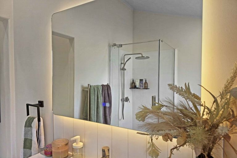 Photo of property in 86a Colwill Road, Massey, Auckland, 0614