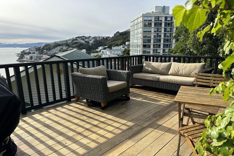 Photo of property in 10b Oriental Terrace, Mount Victoria, Wellington, 6011