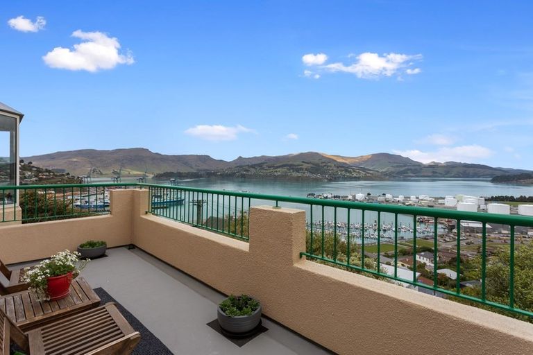Photo of property in 16 Dudley Road, Lyttelton, 8082