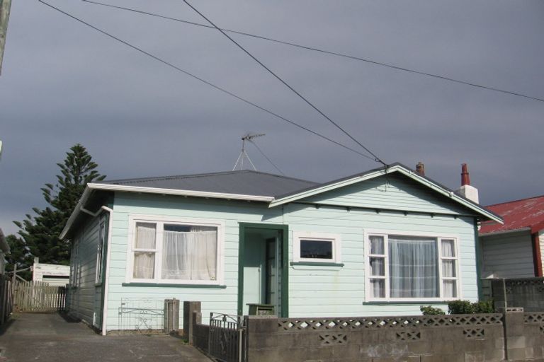 Photo of property in 216 Coutts Street, Rongotai, Wellington, 6022