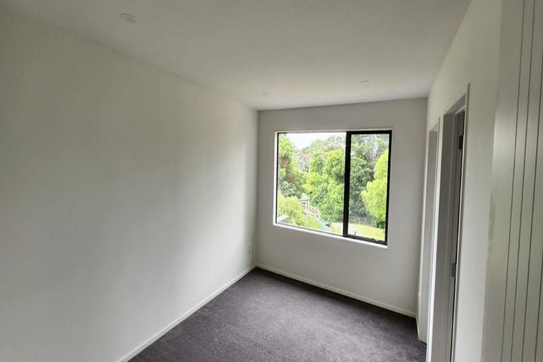 Photo of property in 12 Korokio Lane, Henderson, Auckland, 0612