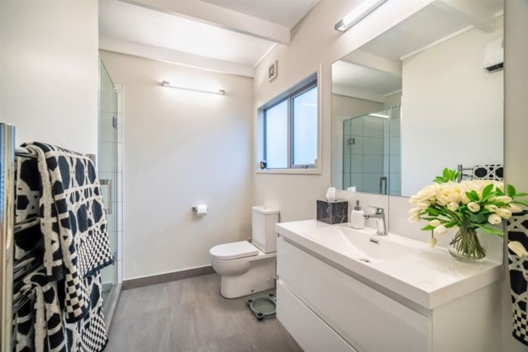 Photo of property in 2/5 Marama Street, Castor Bay, Auckland, 0620