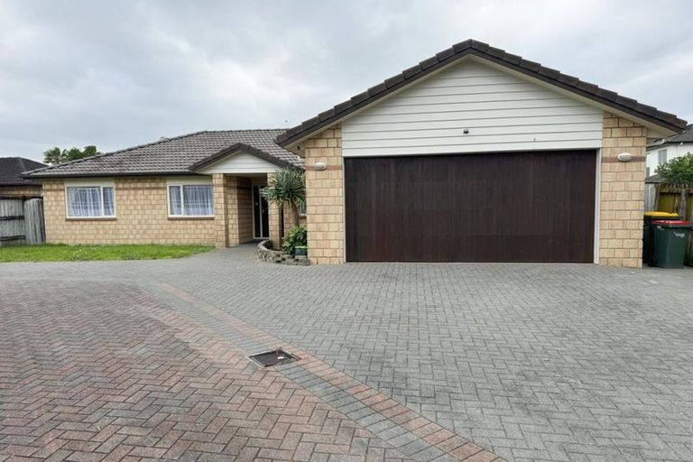 Photo of property in 16 Monash Place, Flat Bush, Auckland, 2016