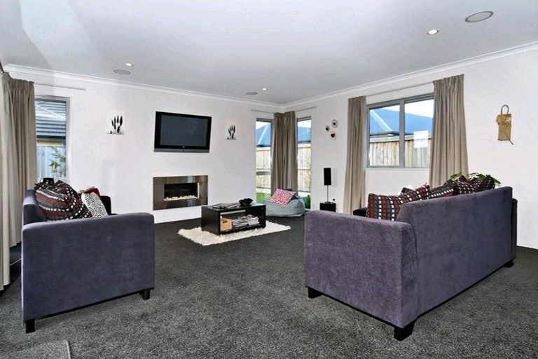 Photo of property in 36 Little Oaks Drive, Yaldhurst, Christchurch, 8042