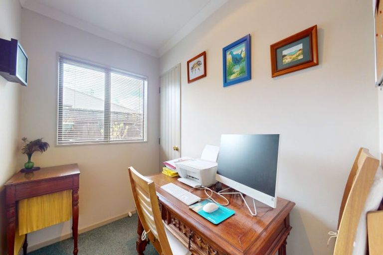Photo of property in 112 Weraroa Road, Levin, 5510